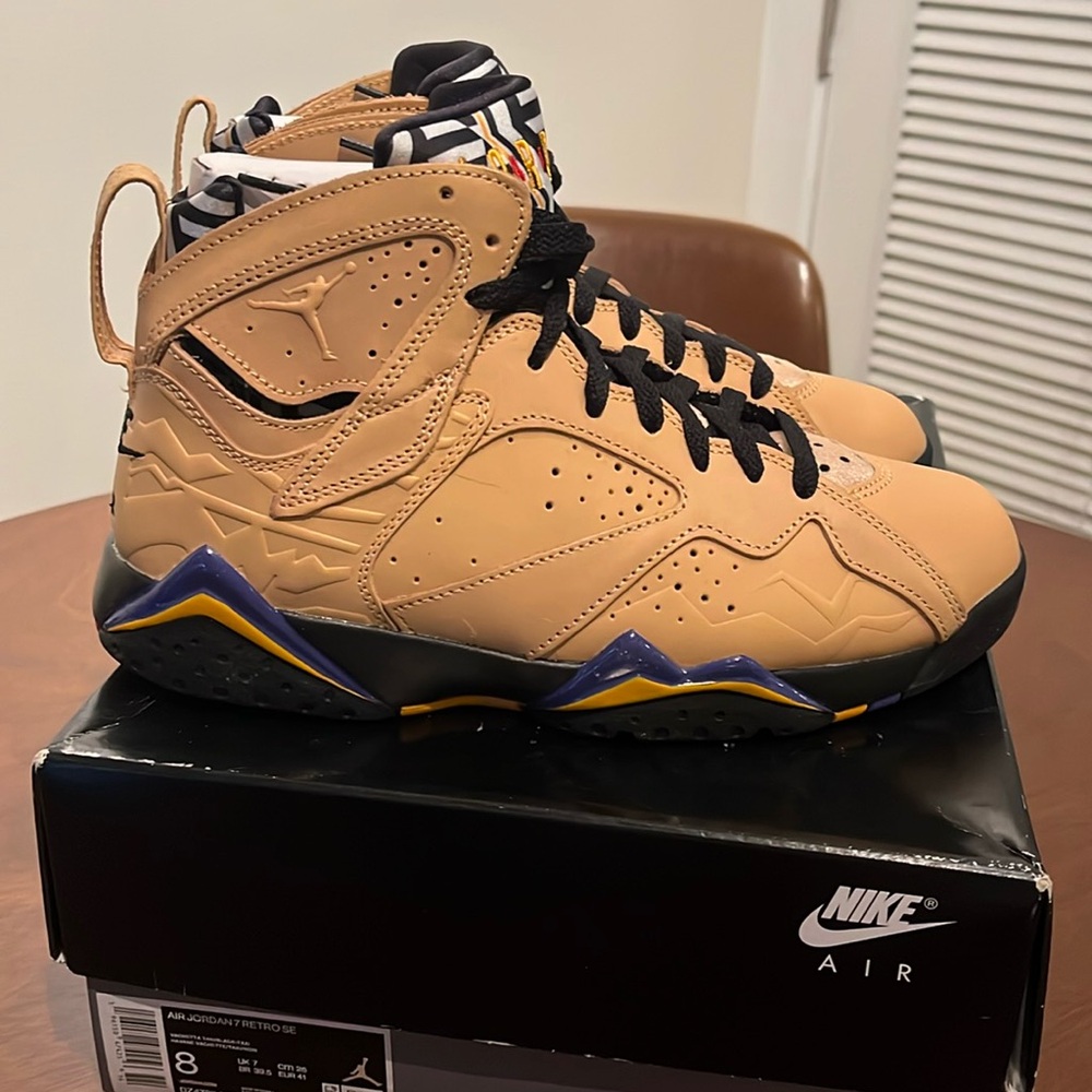 Air Jordan 7
New- original box
US8